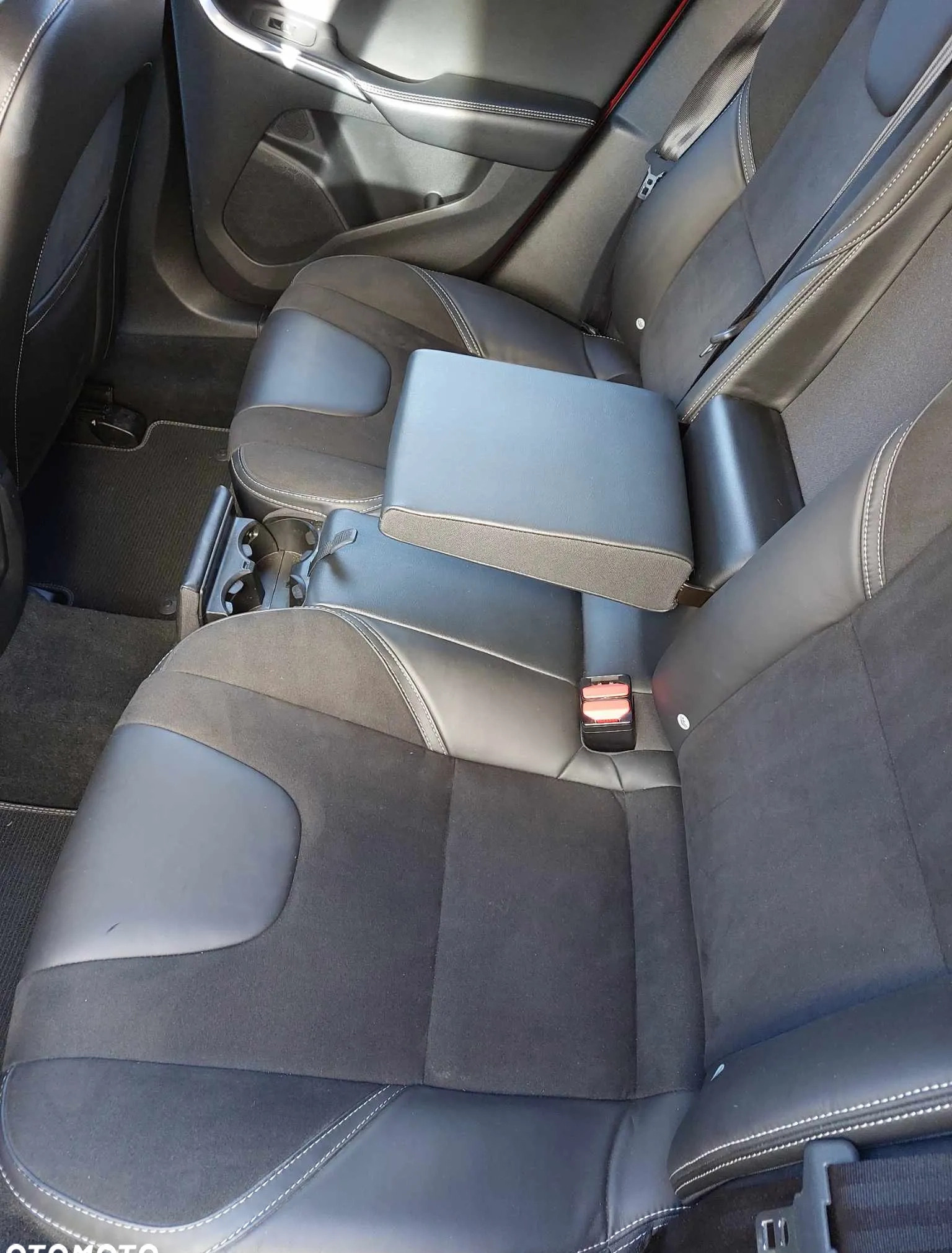 Volvo V40 cena 61500 przebieg: 170454, rok produkcji 2018 z Opole Lubelskie małe 781